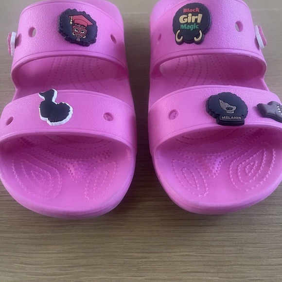 Women's Crocs Size 10 Classic Sandal Black Girl Pride BLM Charms - Picture 3 of 7